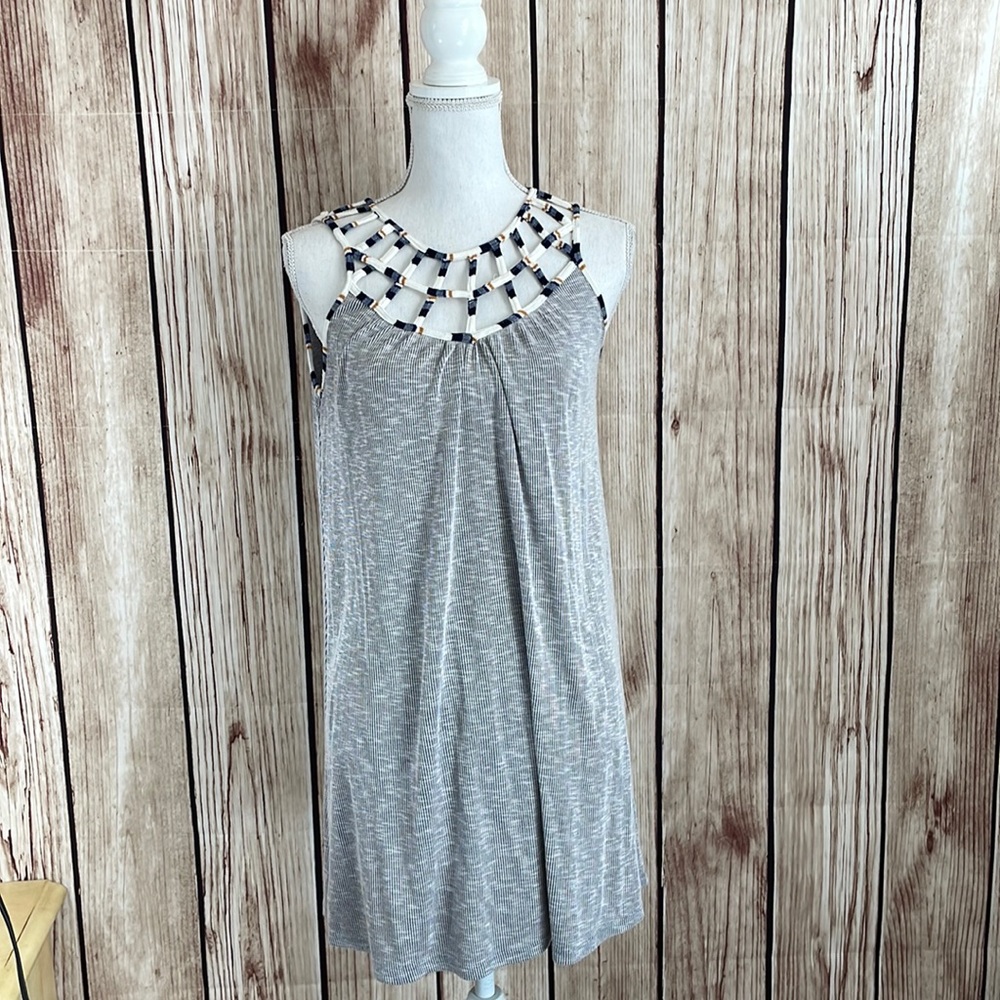 Hem & Thread Gray Sleeveless Tunic w/Blue and White Accented Neckline -Small